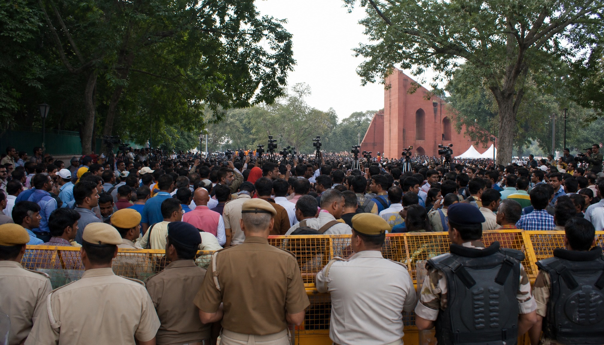 YouTuber Dhruv Rathee Released After Detention as CJP Leaders Remain in Custody Ahead of Jantar Mantar Protest